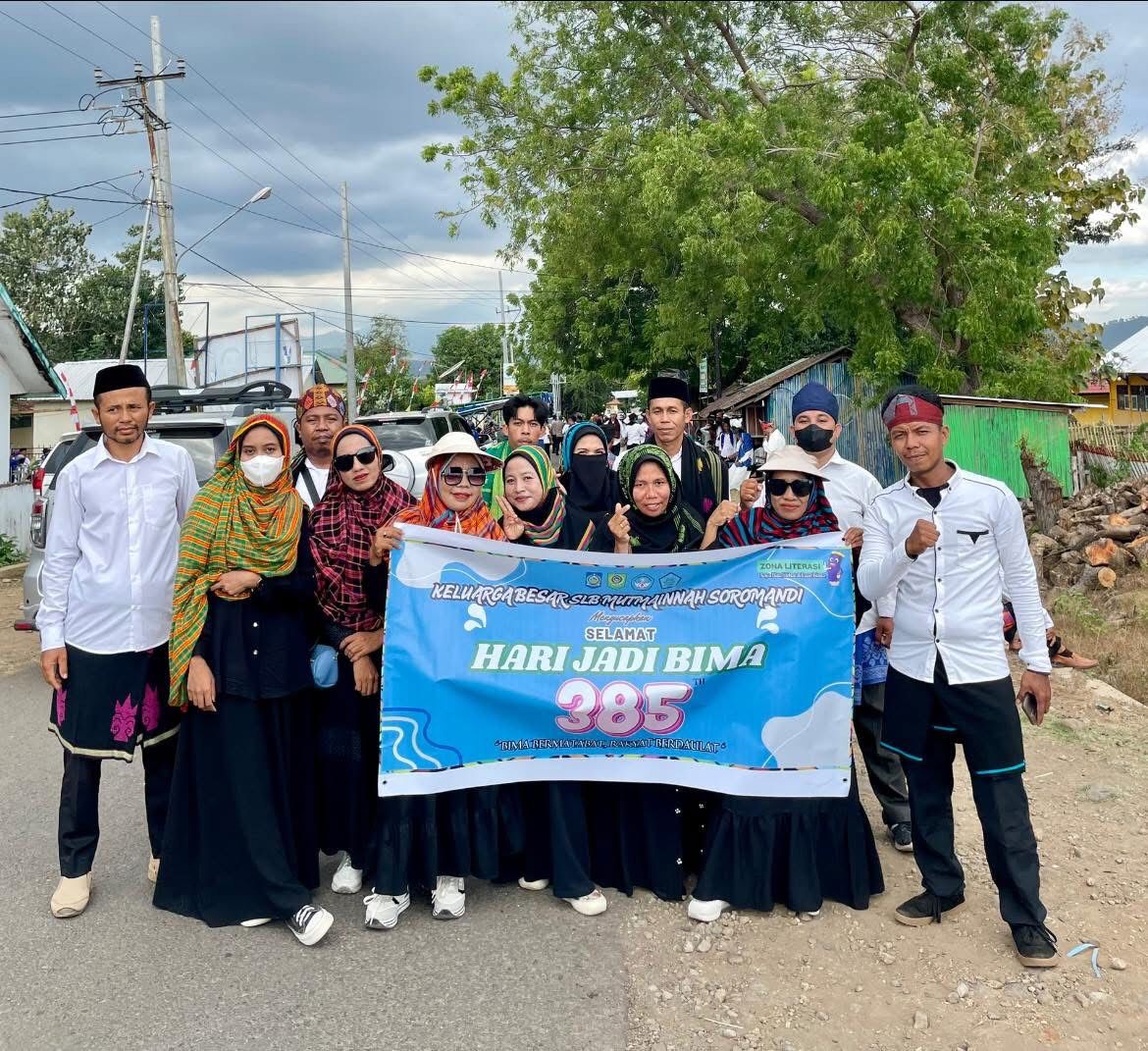 Guru SLB Mutmainnah Soromandi Meriahkan Pawai Hari Jadi Bima ke-385